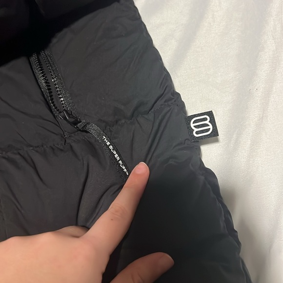 Aritzia THE SUPERSNUG PUFFER MID 
- size large
-color black - Picture 8 of 13